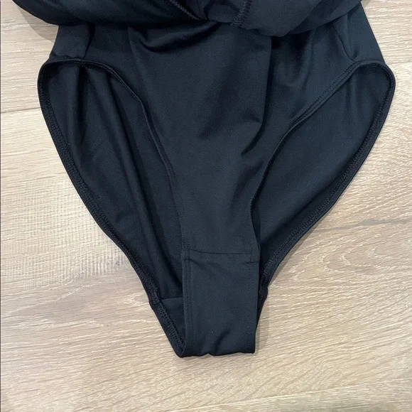 alo Women’s Match Point Short - Picture 9 of 9